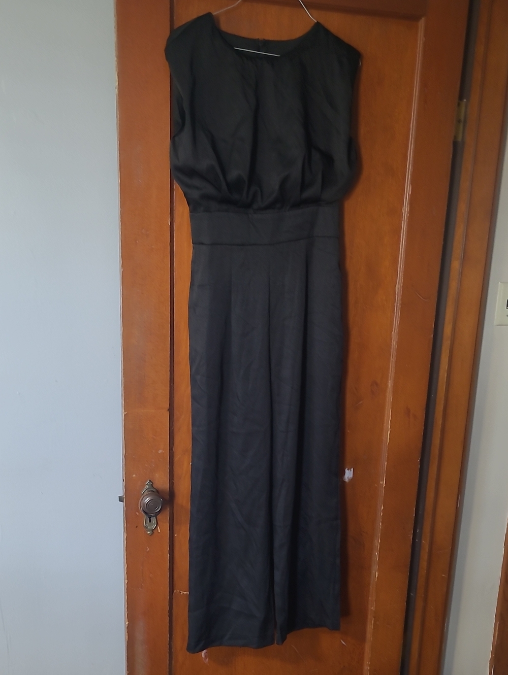 Classic Black Sleeveless Jumper With Pockets